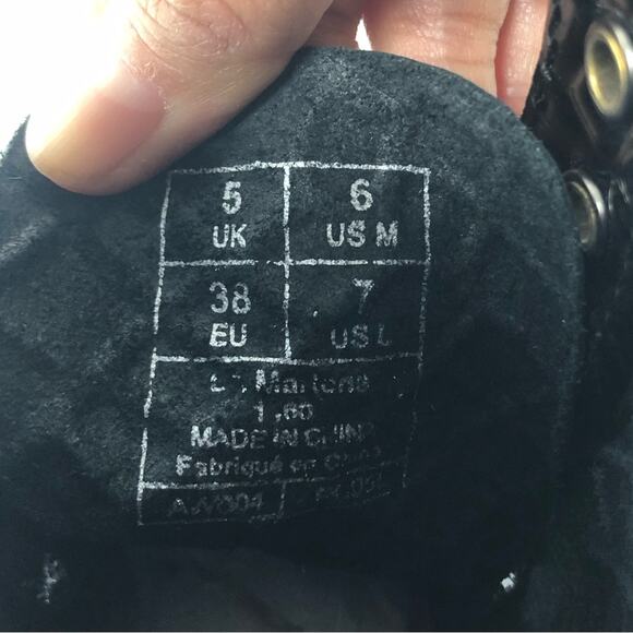 Dr Martens Patent Croc Emboss Black Leather Ankle Lace Up Boots Women’s 7 Shoes - Picture 12 of 12